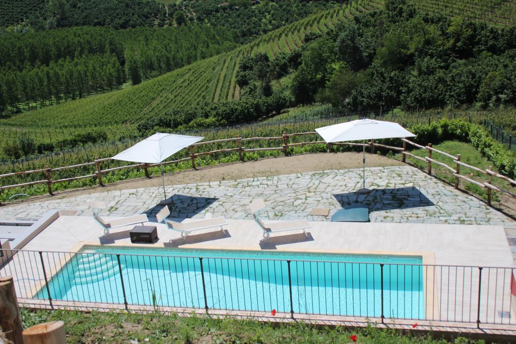 Poggio Dei Farinetti Bed & Breakfast Diano dʼAlba Exterior foto